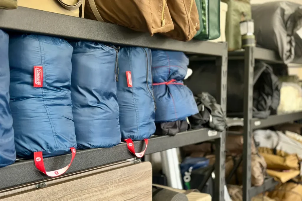 キャンプ道具がずらり