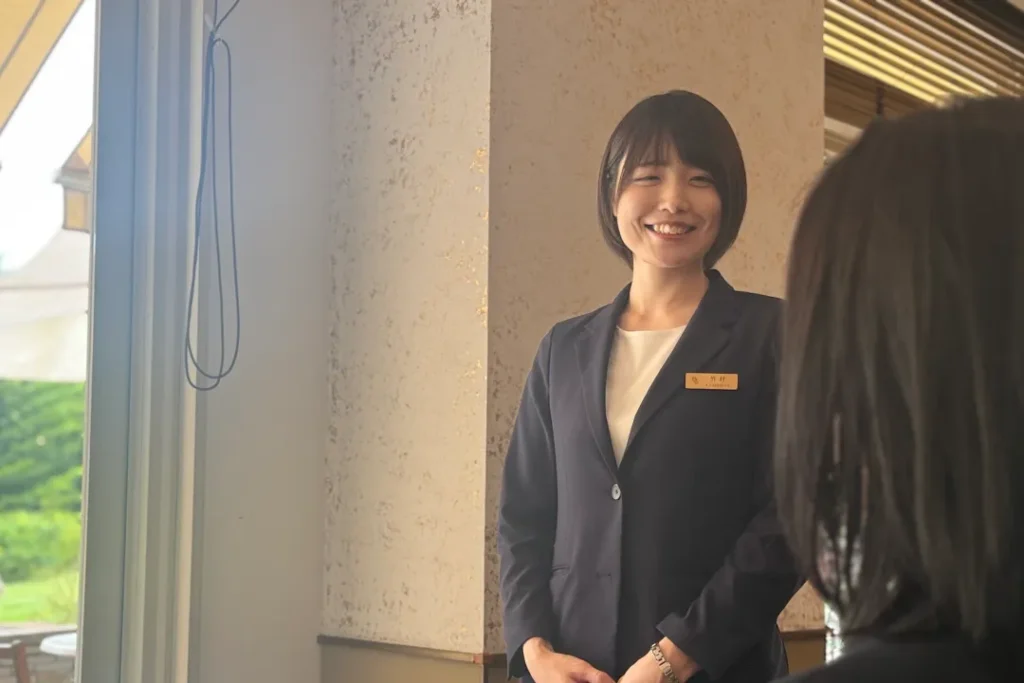 接客する竹村さん