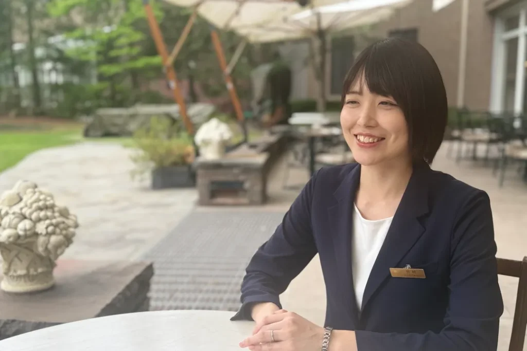 インタビューに答えてくれる竹村さん