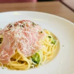 ブロッコリーと生ハムのペペロンチーノ